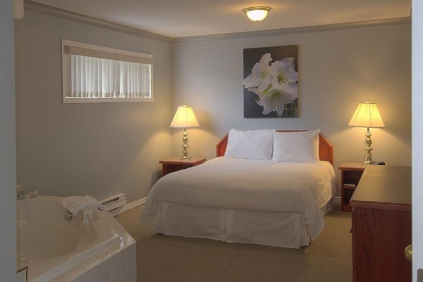 Tiki Shores Beach Motel Resort (Penticton)
